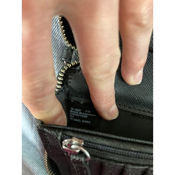 MICHAEL KORS BLACK SAFFIANO LEATHER SIGNATURE PRINT WALLET - Picture 11 of 16